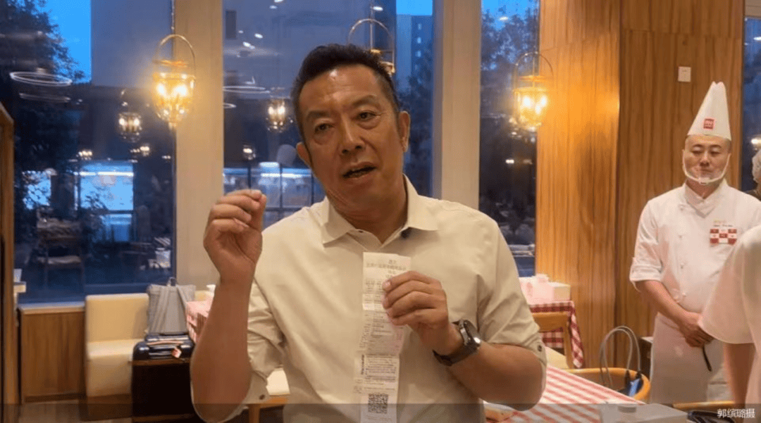 深挖 | 贾国龙：大二退学，37年打造餐饮帝国，如今深陷争议漩涡