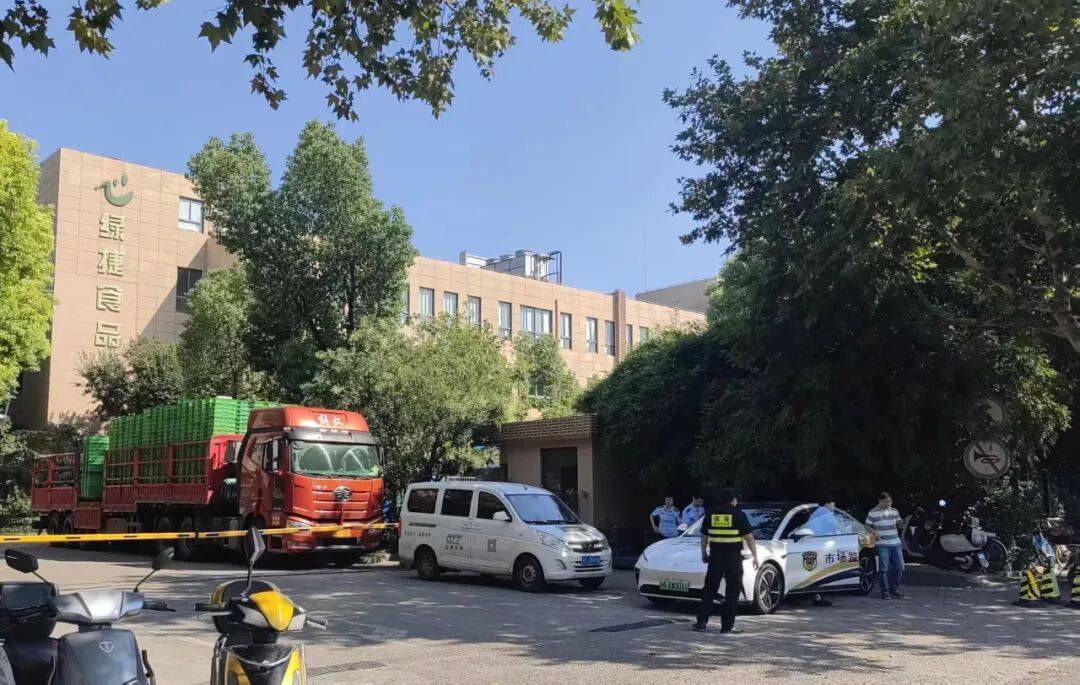 学生午餐虾仁炒蛋紧急停供？上海绿捷：系学校反馈虾仁里有细沙，非所有批次，将加强监管