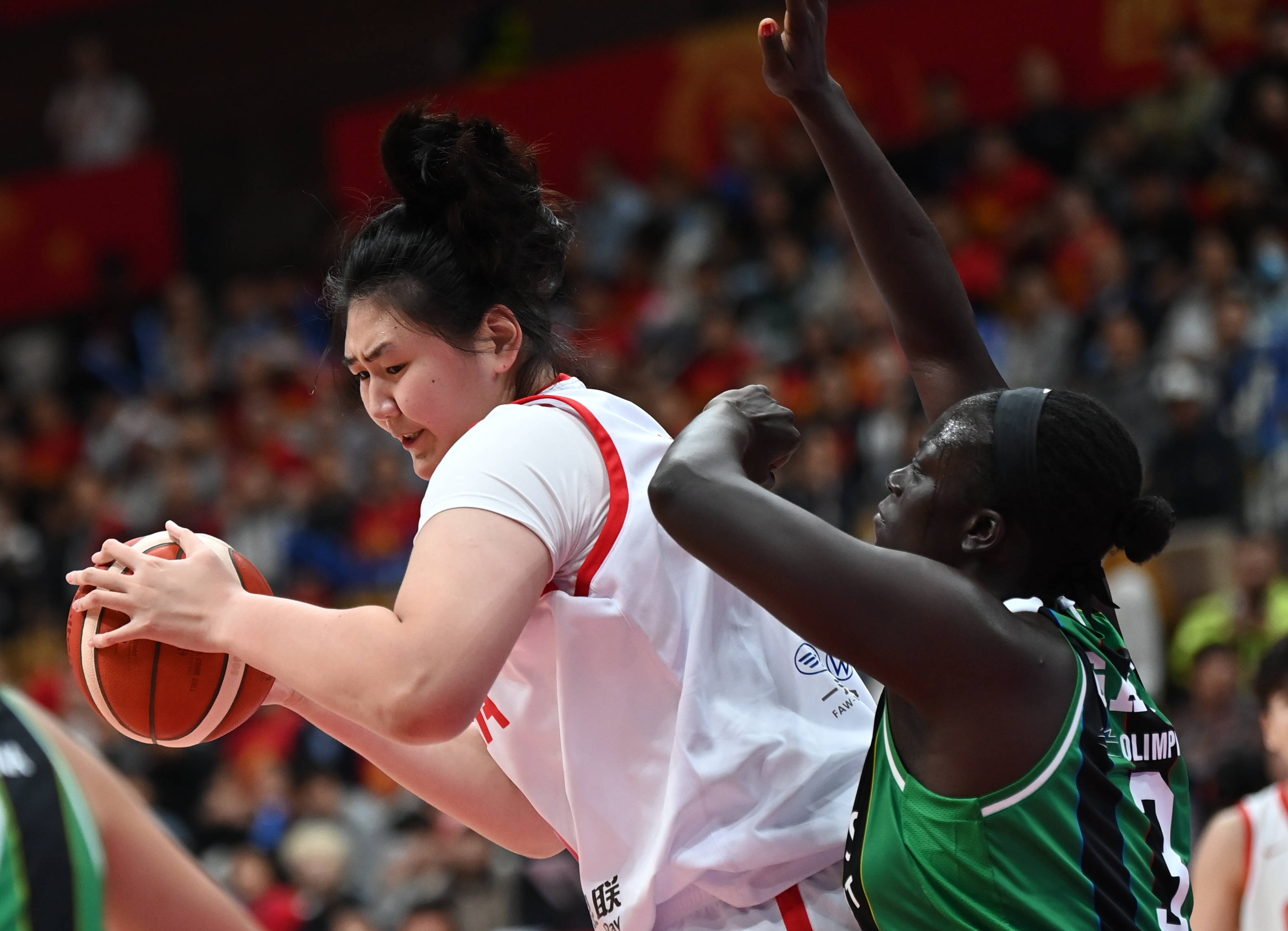 中国女篮热身赛再胜尤文图特女篮