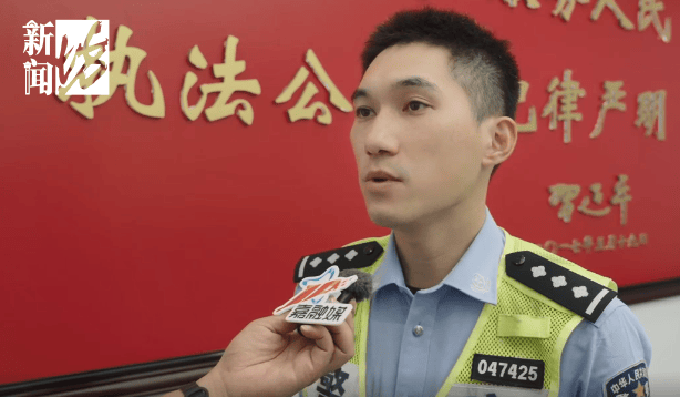 事发上海晚高峰!汹涌车流中,一男子绝望跳车,直奔民警而去……