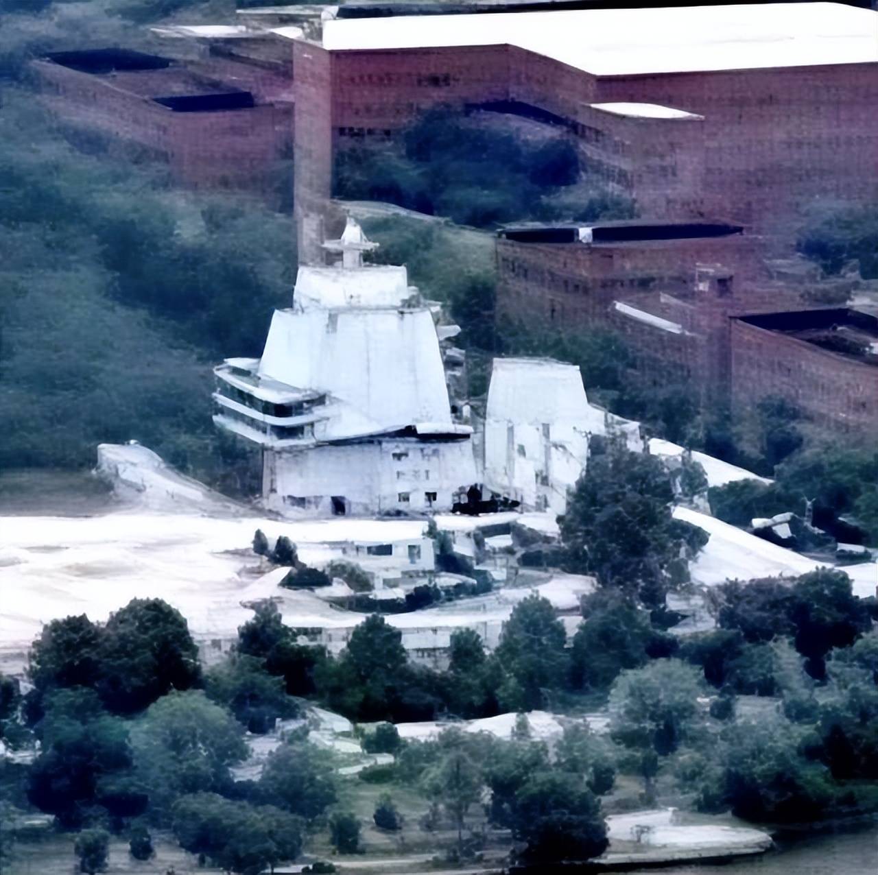 谜一样的舰岛震撼亮相!中国12万吨核航母曝光,技术已超越美国福特号?