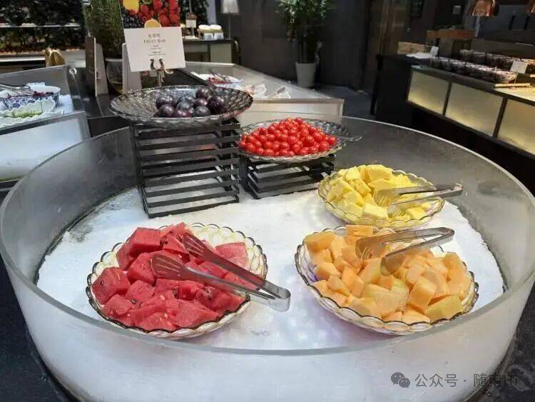 上海五星级酒店，突然大排长龙！25元装满满一盒，菜品可自选，市民直呼划算