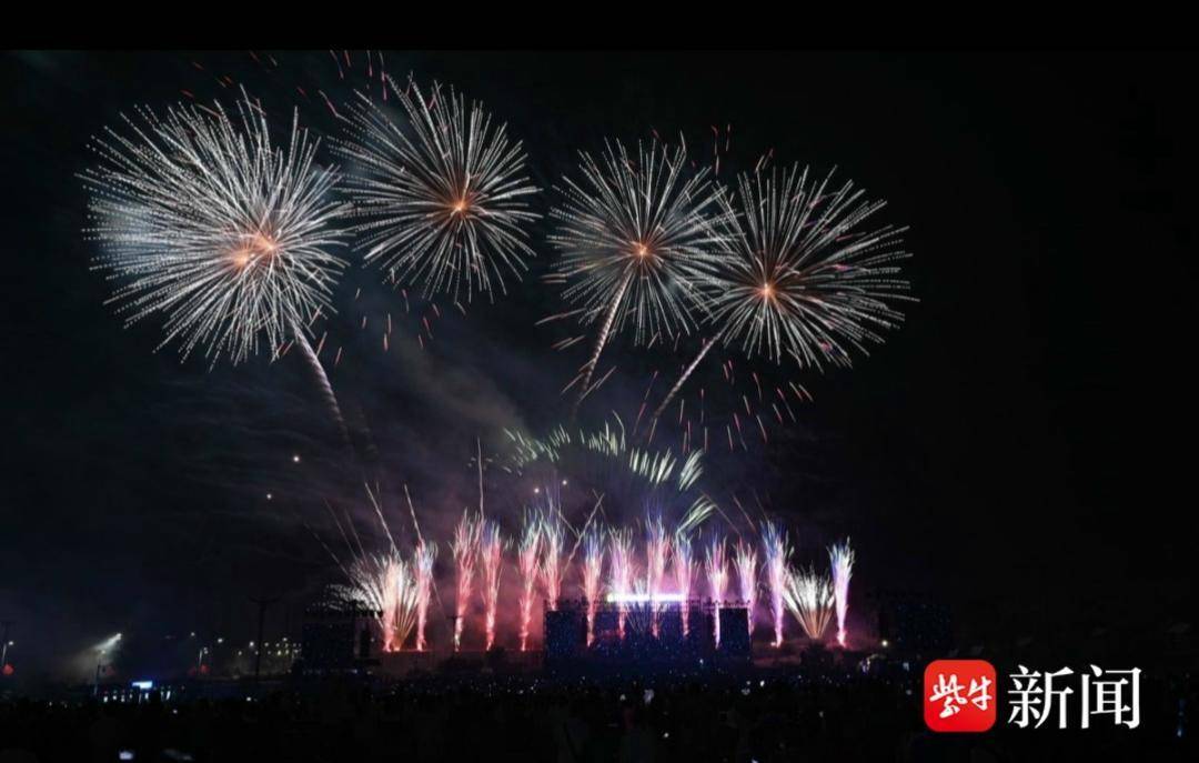 江苏园博园星空剧场国庆烟火秀点亮南京华彩之夜