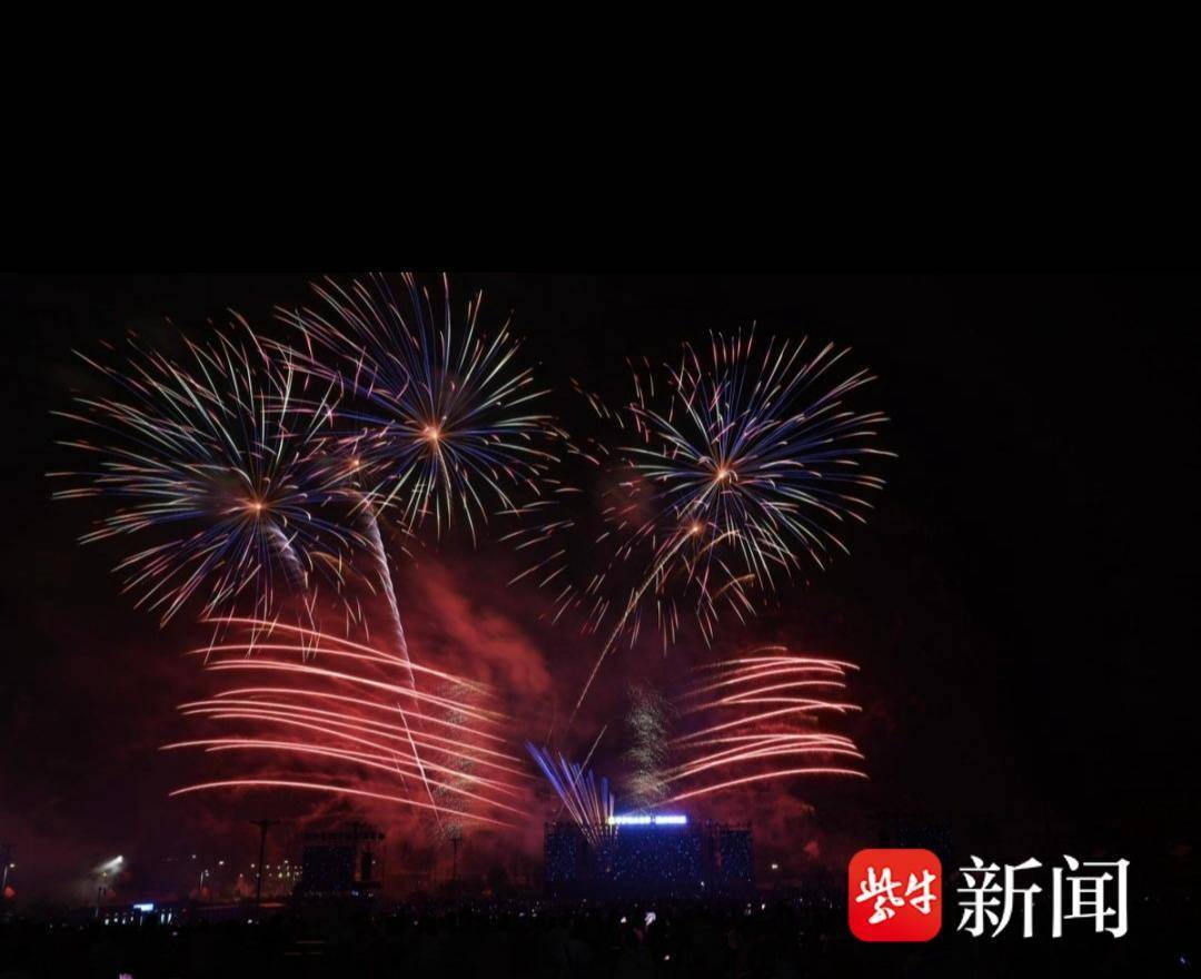 江苏园博园星空剧场国庆烟火秀点亮南京华彩之夜