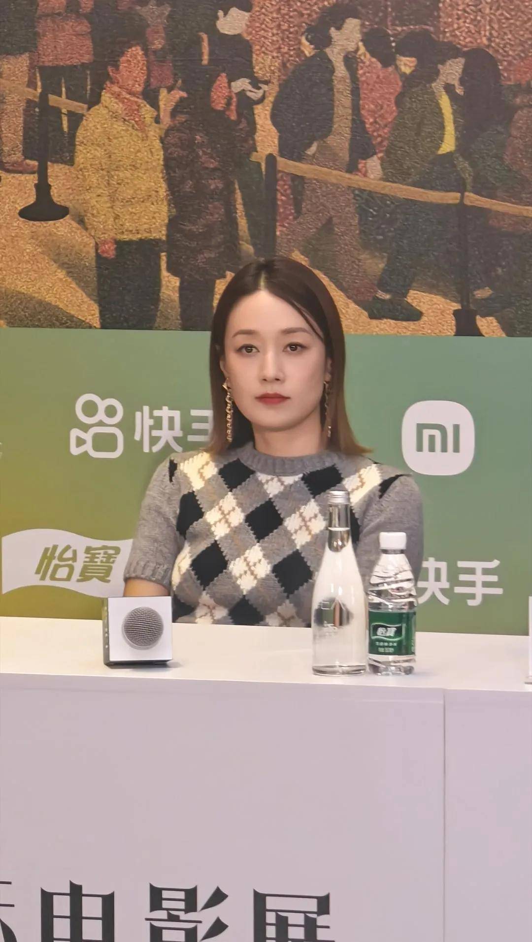 穿豹纹的辛芷蕾宛如行走的奖杯,马伊琍一身绿裙梦回玲子