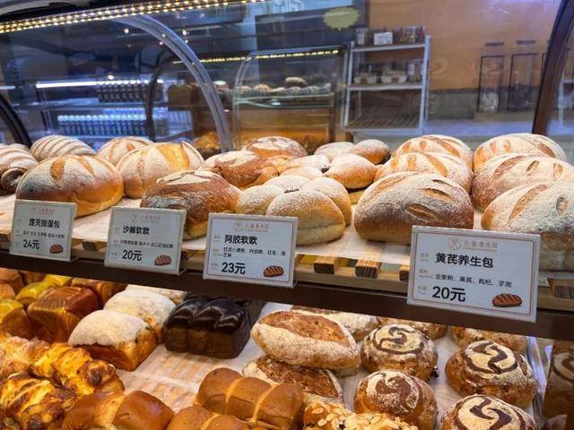 一小时售罄!年轻人涌入医院抢面包