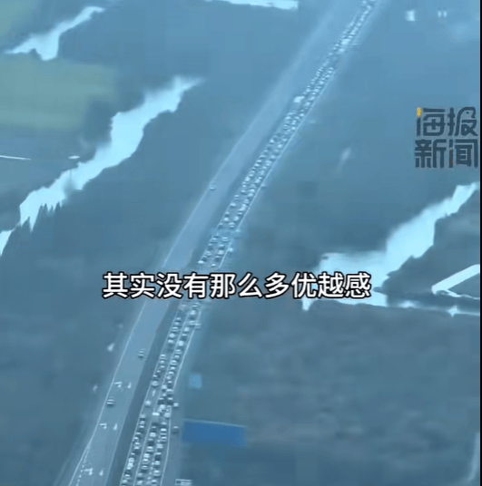 一家三口开2架飞机回老家，300公里仅用80分钟：“我带女儿开一架，妻子另开一架，油费200多元”