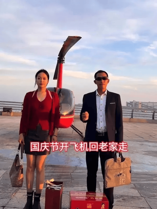 一家三口开2架飞机回老家，300公里仅用80分钟：“我带女儿开一架，妻子另开一架，油费200多元”