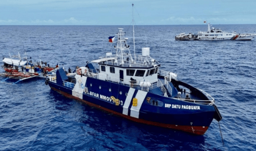 中菲爆发海上冲突，铁线礁传出捷报，菲律宾南海碰遇硬茬，中方通告字少事大，太解气了