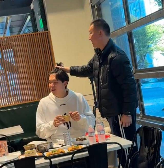 一起来为小杨加油！杨瀚森将代表开拓者出战NBA常规赛，首战面对森林狼对方内线长人林立