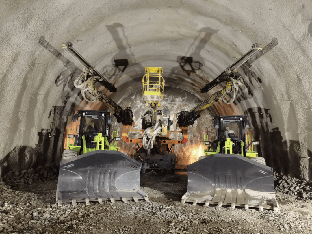 宜攀高速最长隧道贯通，今年底宁攀段全线通车倒计时→