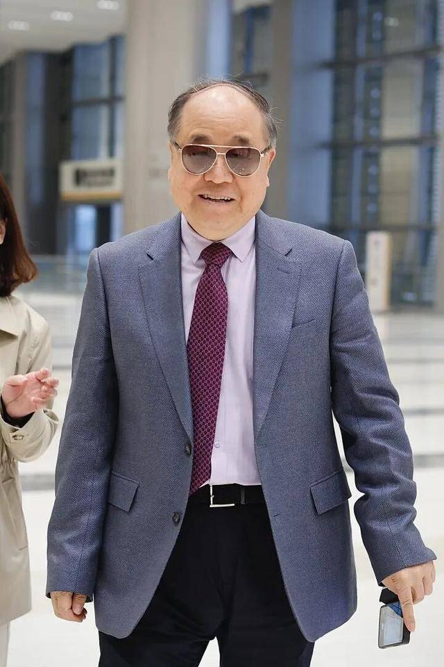 71岁莫言现身杭州：我能想到最浪漫的事，就是在西湖边买条船，当个有船有户口的船夫