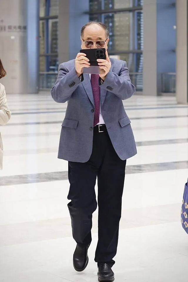 71岁莫言现身杭州：我能想到最浪漫的事，就是在西湖边买条船，当个有船有户口的船夫